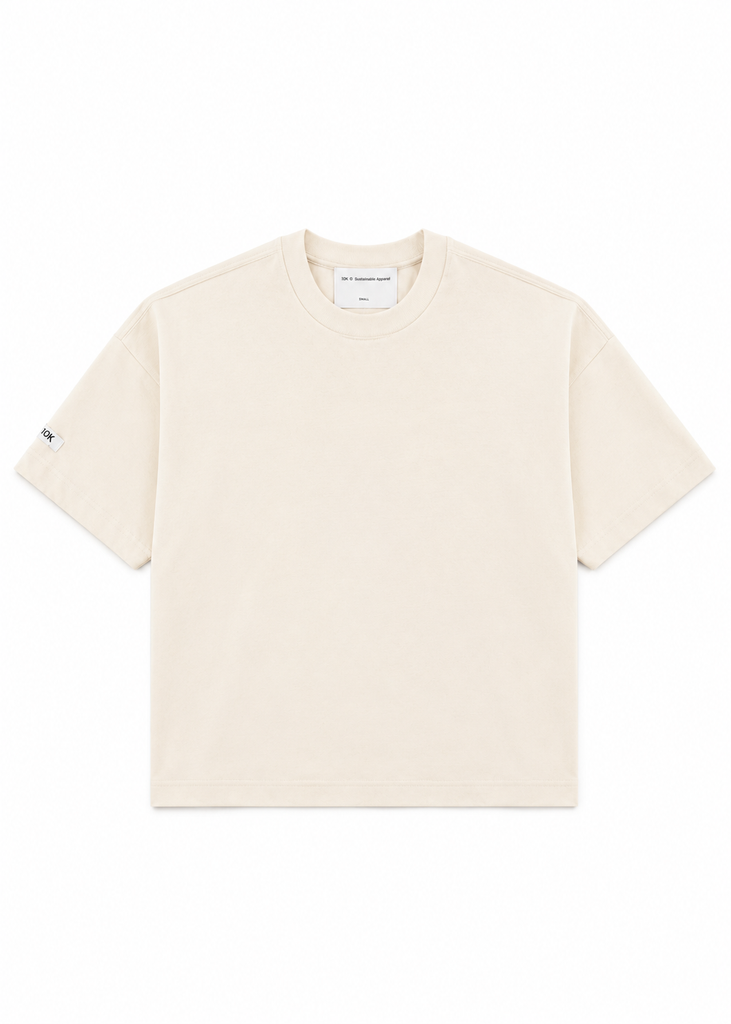 Cremefarbenes T-Shirt mit Rundhalsausschnitt, kurzen Ärmeln und leicht verkürzter, lockerer Passform